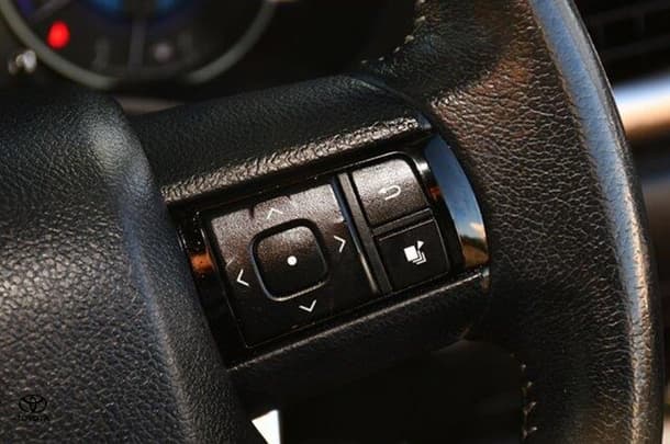 2018 Toyota Hilux SR5 image 14
