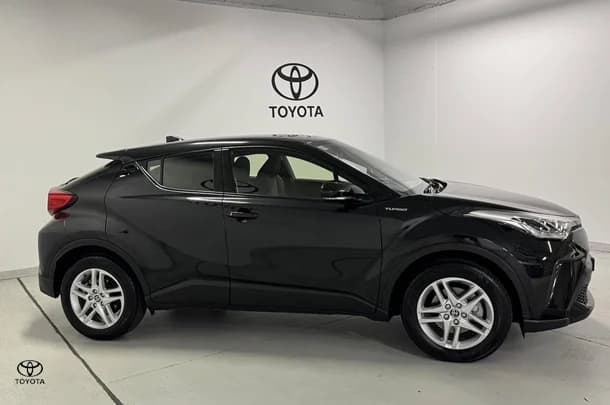 2023 Toyota C-HR GXL AWD image 4