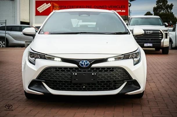 2024 Toyota Corolla Hatch Hybrid Ascent Sport image 3