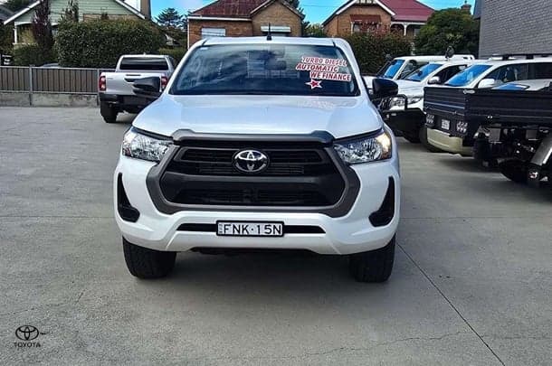 2021 Toyota Hilux SR image 6