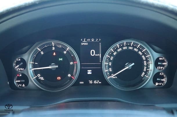 2018 Toyota Landcruiser VX image 16