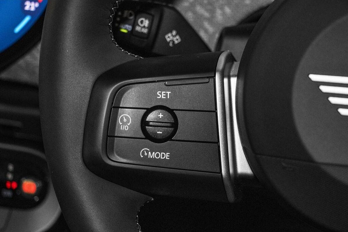 2024 MINI Cooper SE Favoured Auto image 15