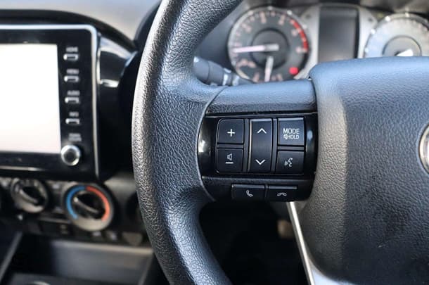 2023 Toyota Hilux 4x4 SR image 14