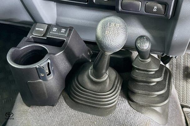 2021 Toyota LANDCRUISER MILITARY GXL image 15