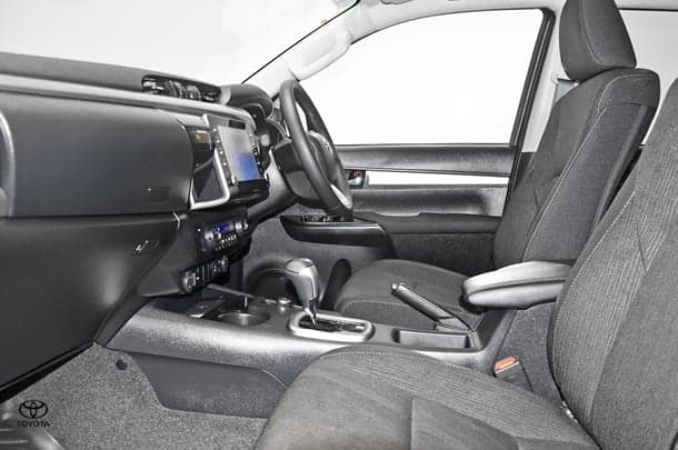 2024 Toyota Hilux 4x4 SR5 image 16
