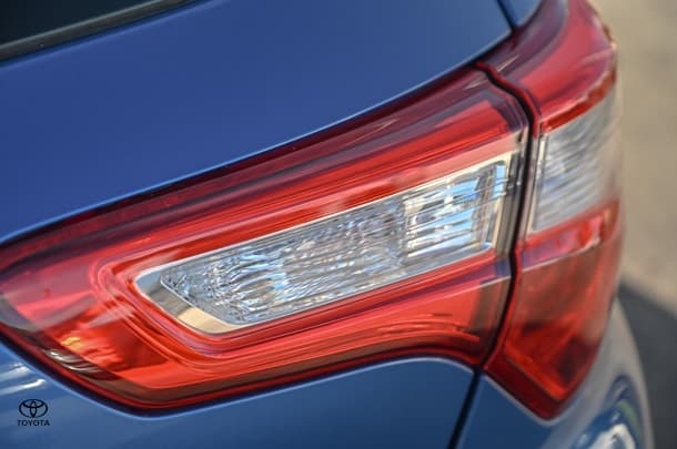 2019 Toyota Yaris ASCENT image 8