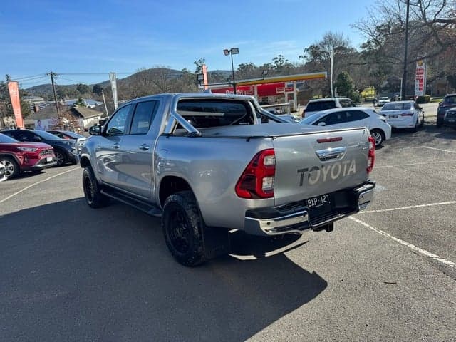 2022 Toyota Hilux SR5 image 6