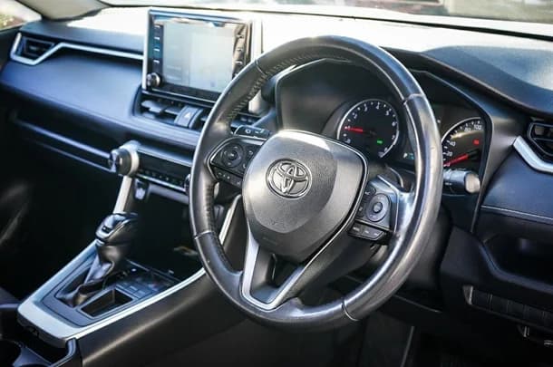 2020 Toyota RAV4 GXL image 13