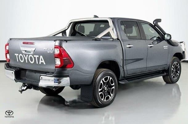 2022 Toyota Hilux SR5 image 9