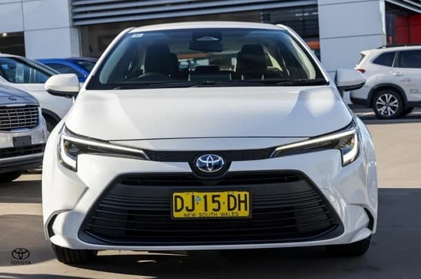 2023 Toyota Corolla Sedan Hybrid Ascent Sport image 5