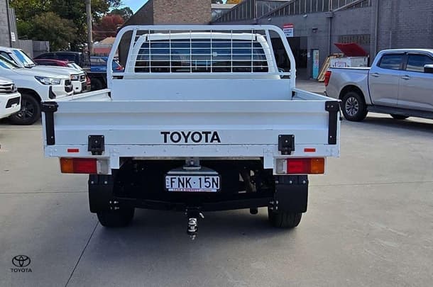 2021 Toyota Hilux SR image 8