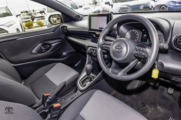 2024 Toyota Yaris Ascent Sport image 7