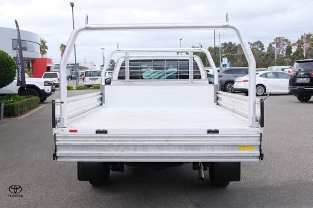 2023 Toyota Hilux 4x2 Workmate image 9