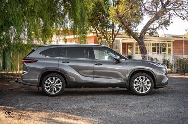 2024 Toyota KLUGER HYBRID AWD GRANDE image 41