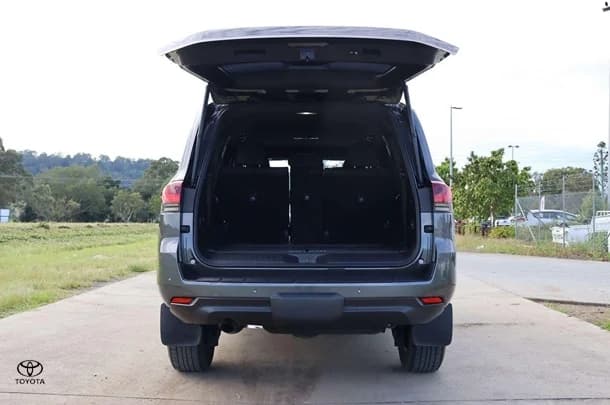 2022 Toyota Landcruiser VX image 11