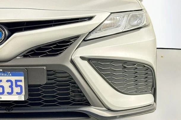 2021 Toyota Camry Hybrid Ascent Sport image 3