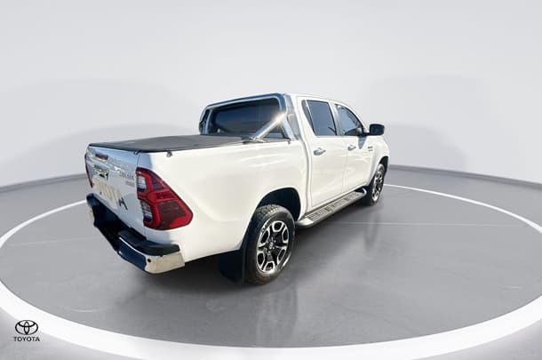 2020 Toyota Hilux SR5 image 8