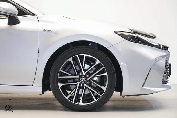 2024 Toyota Camry Hybrid SL image 5