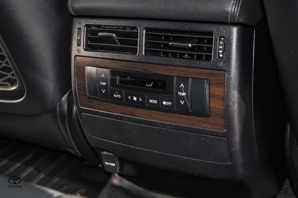 2021 Toyota Landcruiser VX image 26