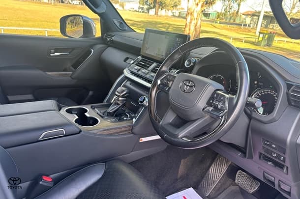 2022 Toyota Landcruiser Sahara image 25