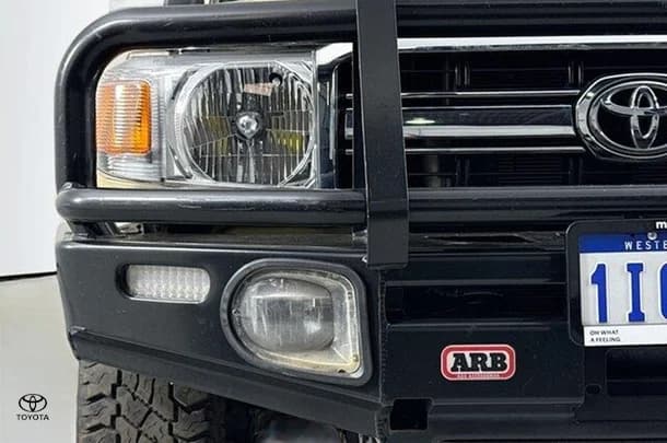 2021 Toyota LANDCRUISER MILITARY GXL image 3