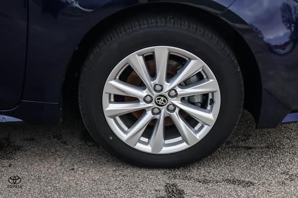 2023 Toyota Corolla Sedan Hybrid Ascent Sport image 12