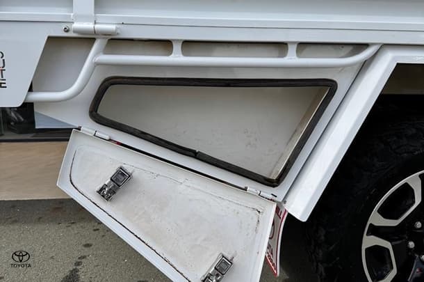 2020 Toyota Hilux SR5 image 19