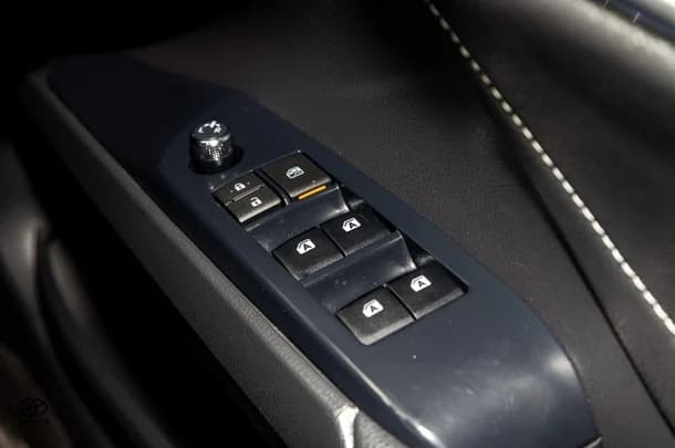2018 Toyota CAMRY SX image 17