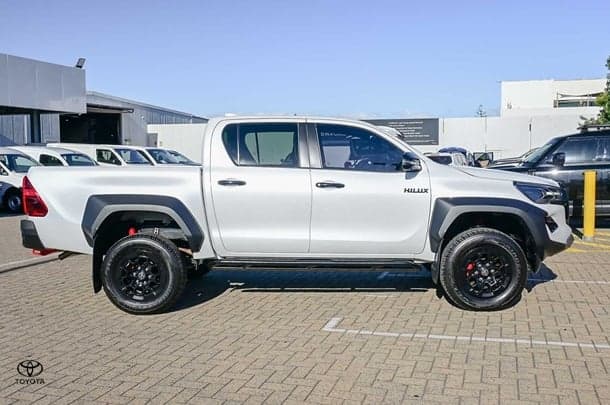 2023 Toyota HILUX GR-S image 3