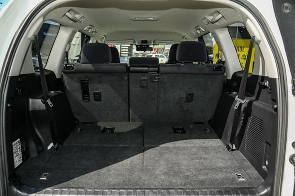 2023 Toyota Prado GXL image 17