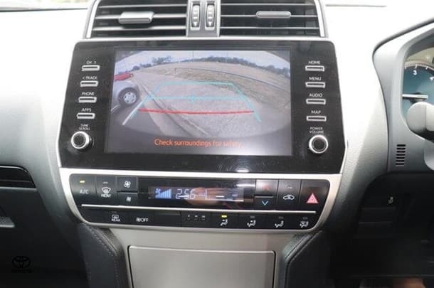 2021 Toyota Prado GX image 10