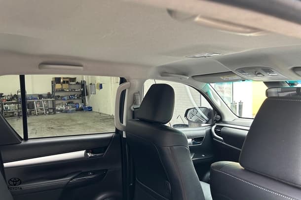 2022 Toyota Hilux 4x4 SR5 image 32