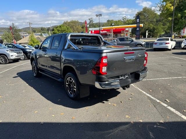 2023 Toyota Hilux SR5 image 5