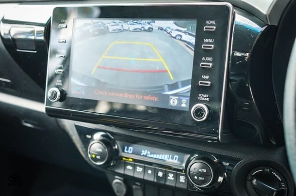 2023 Toyota HILUX SR5 image 17