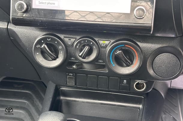 2023 Toyota HiLux 4x2 Workmate image 17