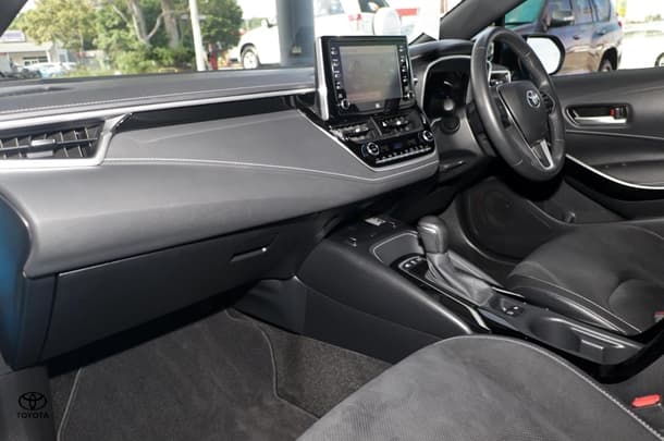 2022 Toyota Corolla Hatch Hybrid ZR image 9