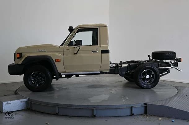 2025 Toyota LC Military GXL image 7