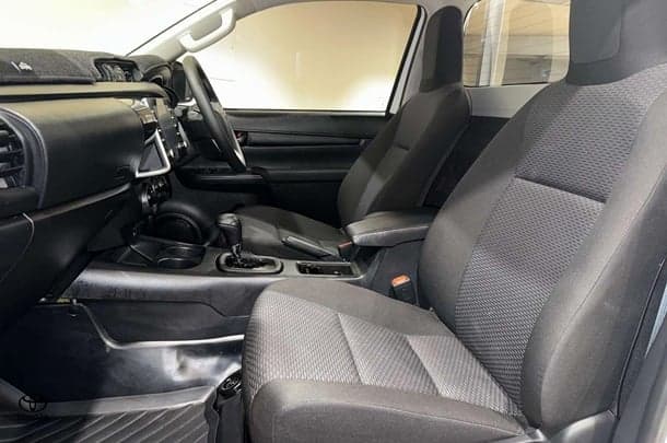 2024 Toyota Hilux Workmate image 3