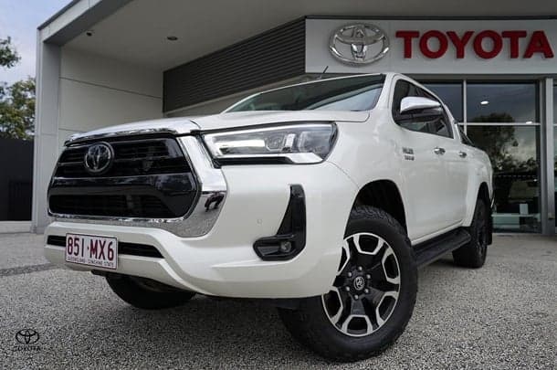 2021 Toyota Hilux 4x4 SR5 image 4