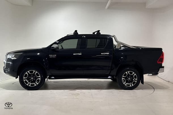 2021 Toyota Hilux SR5 image 7