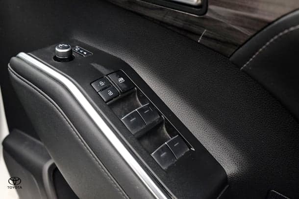 2021 Toyota KLUGER AWD GRANDE image 18