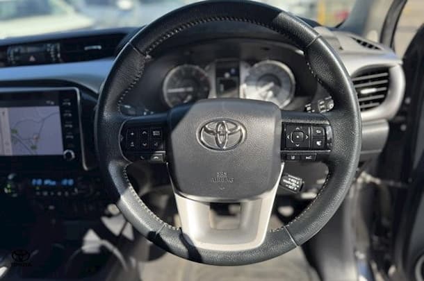 2022 Toyota Hilux SR5 image 11
