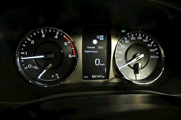 2023 Toyota Hilux SR5 image 15