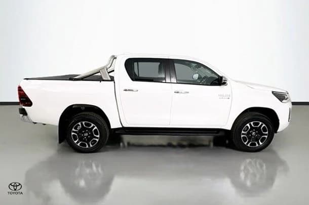 2023 Toyota Hilux SR5 image 10