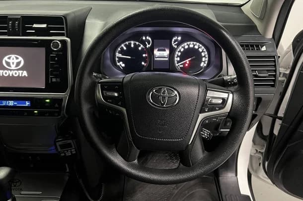 2020 Toyota Prado GX image 15