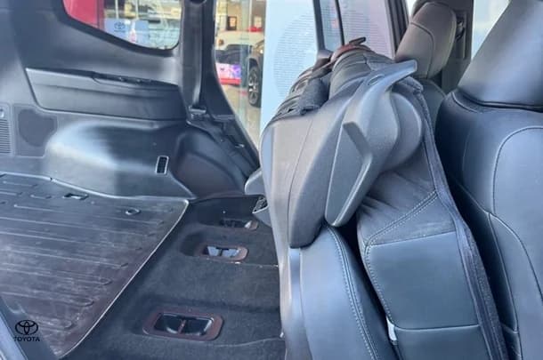 2021 Toyota Landcruiser GR-S image 18