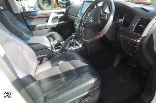 2018 Toyota Landcruiser Sahara image 10