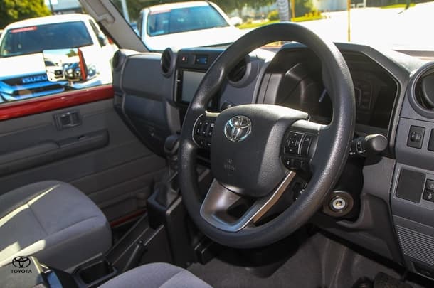 2024 Toyota LC Military GXL image 6