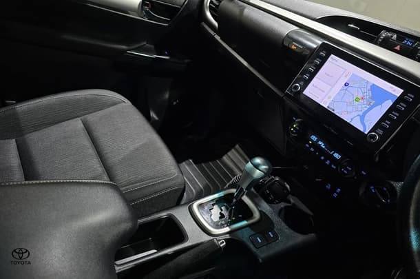 2022 Toyota Hilux SR5 image 27