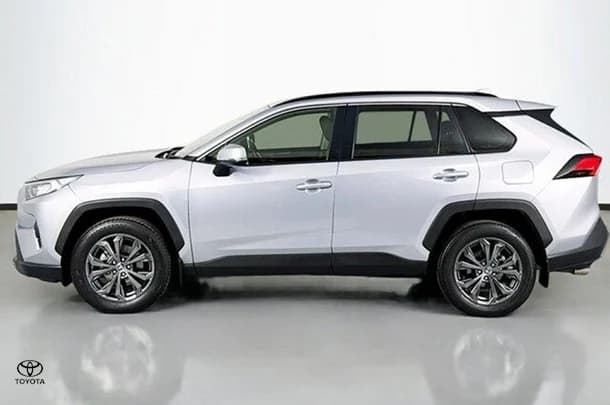 2022 Toyota RAV4 GXL image 5